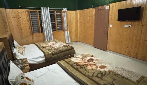 Deluxe Family Room