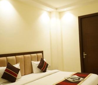 Deluxe Double Room (2 Adults + 1 Child)