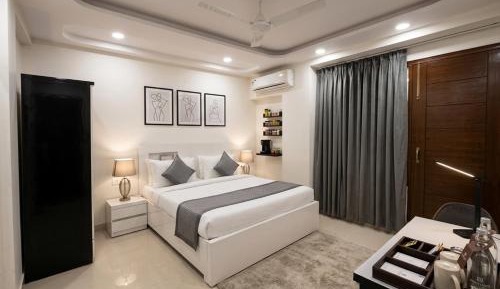 Deluxe Double Room (2 Adults + 1 Child)