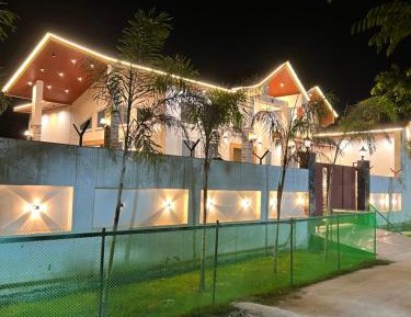 Villa with Garden View