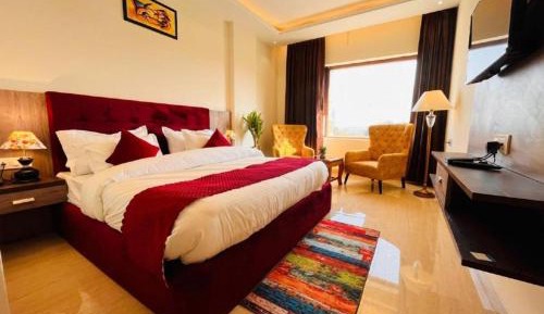 Deluxe Double Room (2 Adults + 1 Child)