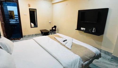 Deluxe Double Room (2 Adults + 1 Child)