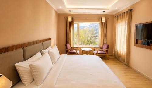 Family Room with Mountain View