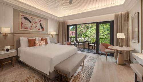 Lagoon Grand Deluxe, 1 King, Lagoon View