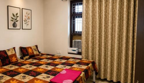 Deluxe Double Room (2 Adults + 1 Child)