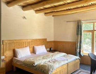 Deluxe Double Room (2 Adults + 1 Child)