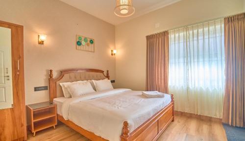 Deluxe Queen Suite