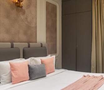 Deluxe One-Bedroom Apartment
