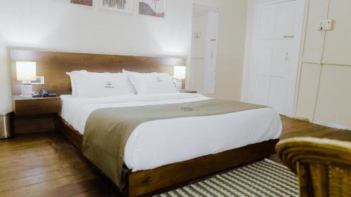Deluxe Queen Room