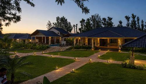 Villa with Garden View