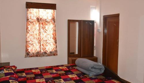 Deluxe Room (2 Adults + 1 Child)