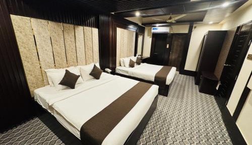 Deluxe Family Room