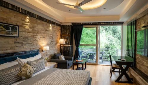 Superior Room with Balcony (Garden View)