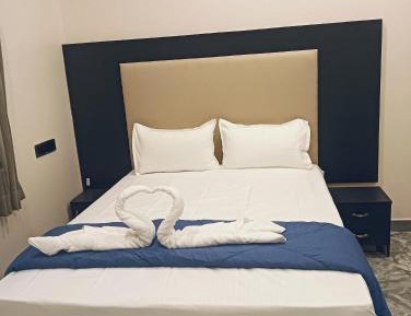 Deluxe Double Room (2 Adults + 1 Child)