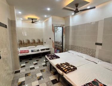 8-Bed Mixed Dormitory Room