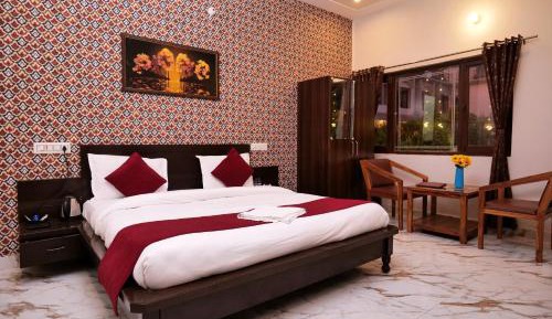 Queen Room with Garden View