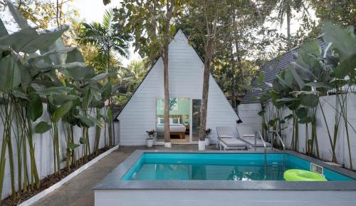 Double Room with Pool View