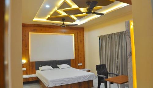 Deluxe Double Room (2 Adults + 1 Child)