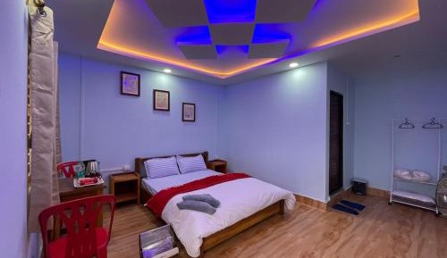Standard Queen Room