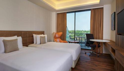 Fern Classic Twin Room with Balcony and Pool View