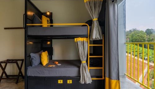 Bed in 6 Bed Mixed Dormitory with Balcony and Garden View