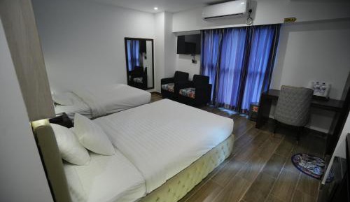 Deluxe Family Room