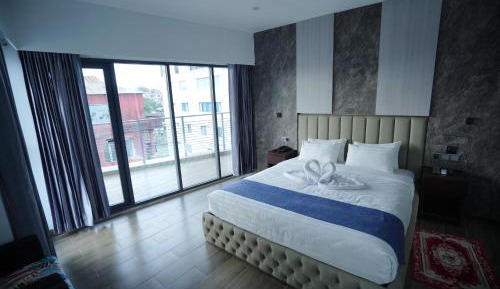 Deluxe King Room