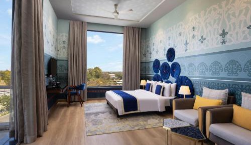 Fern Classic One-Bedroom King Suite with Balcony and Garden View