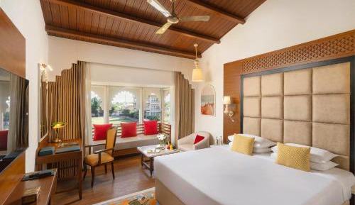 Standard Room with King bed city view