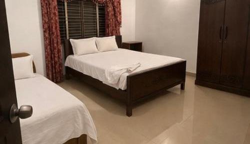 Deluxe Double Room (2 Adults + 1 Child)