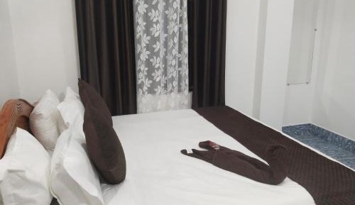 Deluxe Double Room (2 Adults + 1 Child)