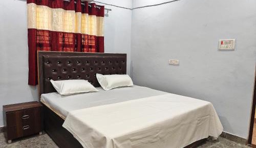Deluxe Room (2 Adults + 1 Child)