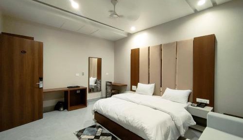 Superior One-Bedroom Apartment with Balcony