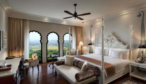 Fairmont King Room  (Non Smoking): : 2 complimentarycraft beers or signature cocktail at Anjum per room per stay, Happy Hours (Buy 1 Get 1) at Anjum Bar on Select beverages, 20% off on F&B and Laundry // Set dinner for couple at Zarin @ INR 5000 ++
