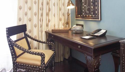 Fairmont Gold King Non Smoking: 2 complimentarycraft beers or signature cocktail at Anjum per room per stay, Happy Hours (Buy 1 Get 1) at Anjum Bar on Select beverages, 20% off on F&B and Laundry // Set dinner for couple at Zarin @ INR 5000 ++ 