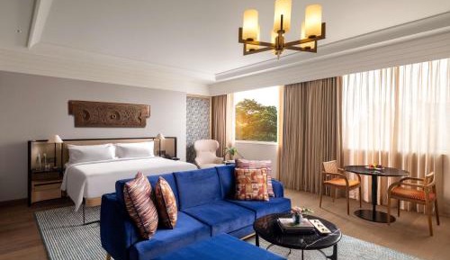 Superior Suite 1 King Bed - Lounge Access with Cocktail hours and One Way Airport Transfer