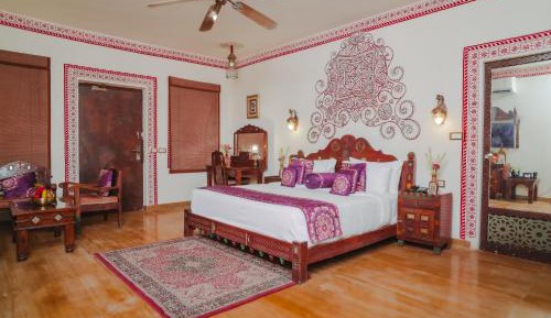 Royal Cottage Room