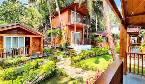 Villa with Garden View