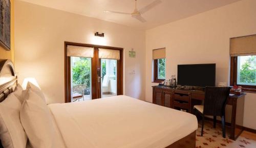 Executive Villa Pool view king bed - 4 pints of beer bucket per stay -10% Disc on Food & Beverages,, Laundry and SPA