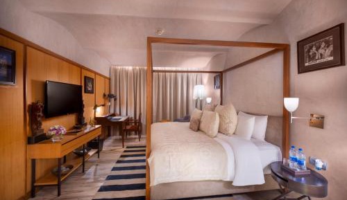 Premier Suite with 10% discount on Airport Transfers and Spa service