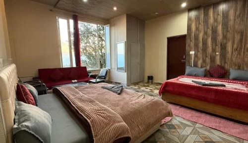 Family Room with Mountain View