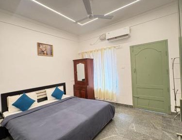 Deluxe Double Room with Side Sea View