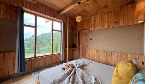 Deluxe Room (2 Adults + 1 Child)