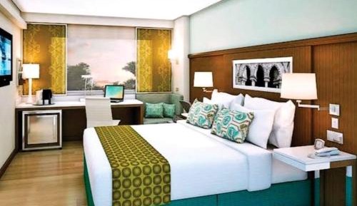 Deluxe Double Room (2 Adults + 1 Child)