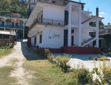 Deluxe Double Room (2 Adults + 1 Child)