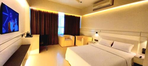 Queen Room with Garden View