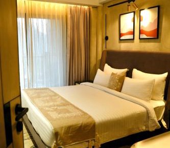 Mountain View 2 Bedroom with Private Balcony