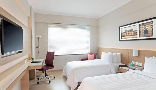 2 Twin/Single Beds, City View, High Floor - 9th and above, Guest Room with 20% off on food and beverages