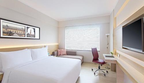 Large Queen Room with City View | 20% off on food and beverages