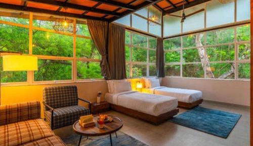 Luxury Quadruple Glass Room with Jacuzzi